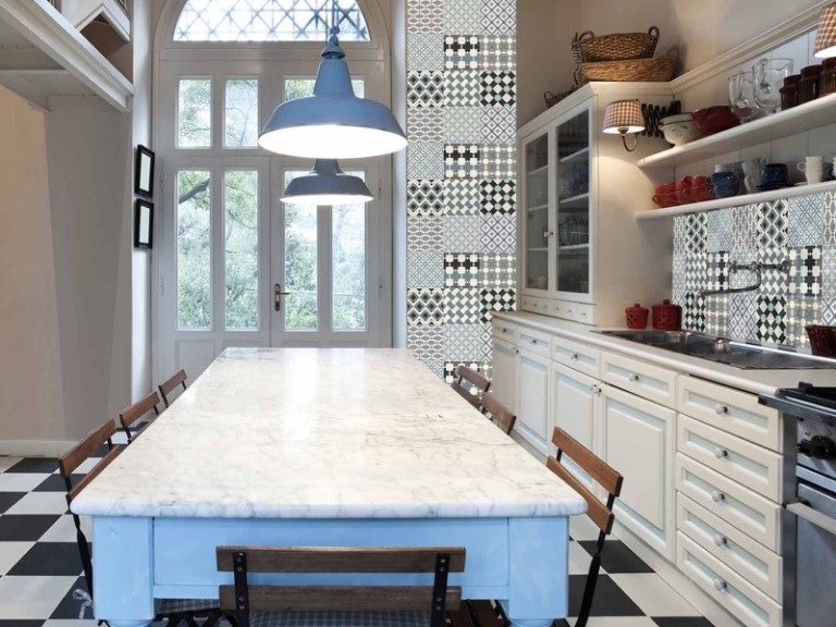 papier-peint-patchwork-carreaux-de-ciment-retro-ceramique-boutique-grand-cirque-768x576